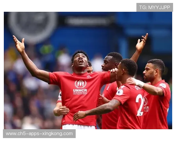 斯特林禁区挑射中柱弹入，斯坦福桥彻底沸腾